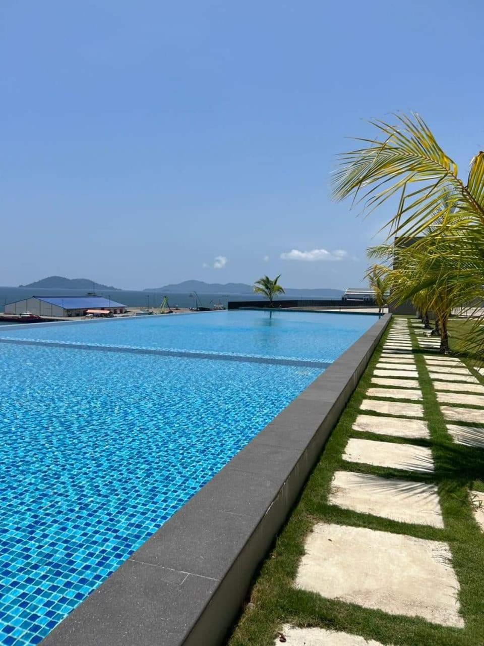 Jesselton Quay Sea View Hotel Kota Kinabalu Ngoại thất bức ảnh